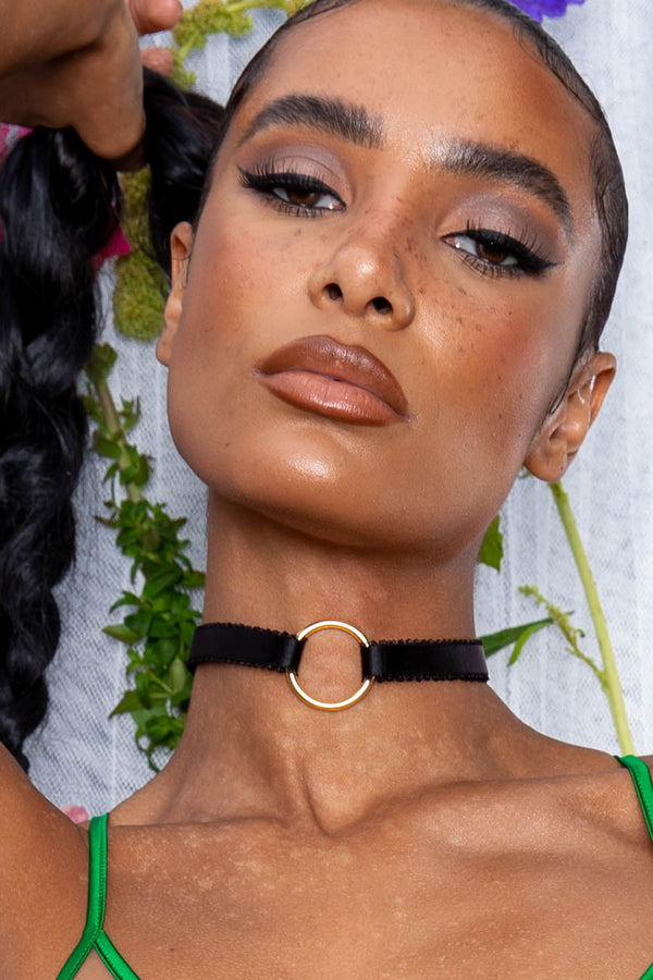 Edge o' Beyond Noir O' Choker